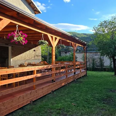 ホステル Sekretet E Lugines Restaurant - - *